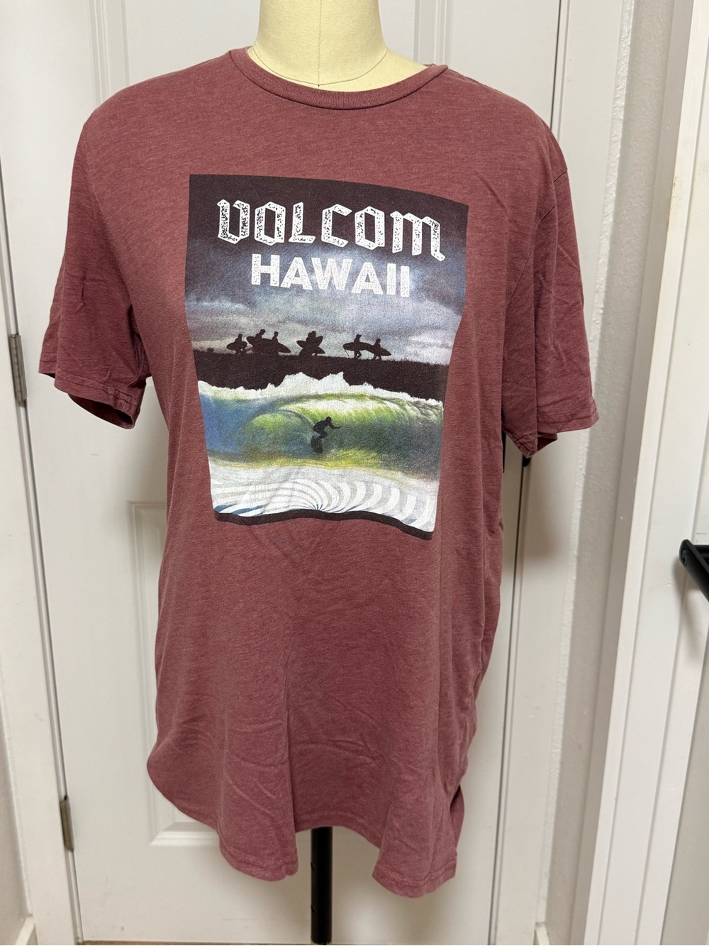 Large Volcom Hawaii Surf Graphic Shirt - Good Condition